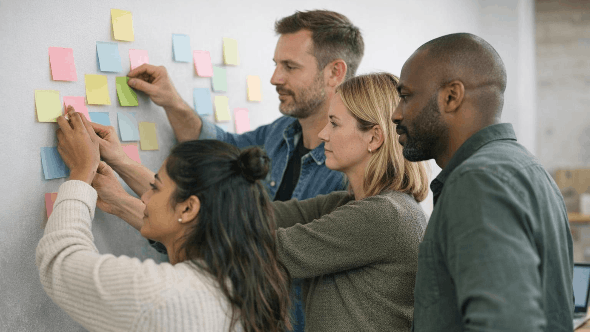 Team priorisiert Maßnahmen im Rahmen einer Agile Transformation Cross-funktionales Team priorisiert Themen und Maßnahmen im Rahmen einer Agile Transformation