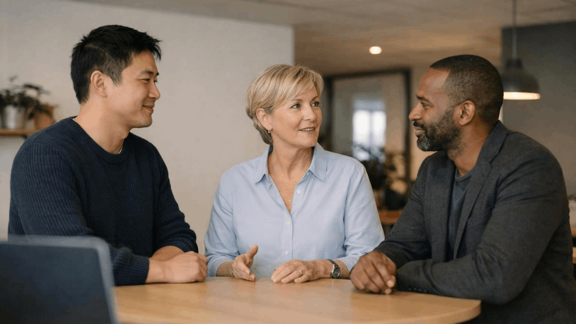 Abstimmung zur IT Strategie Abstimmung zur IT Strategie mit Fokus auf Governance, Rollen und Entscheidungswege